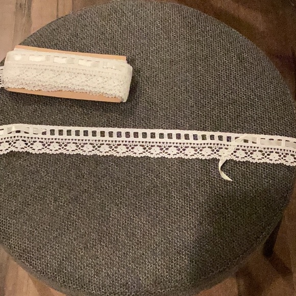 ASSORT 50+ YDS  VINTAGE TRIMS - Picture 7 of 7